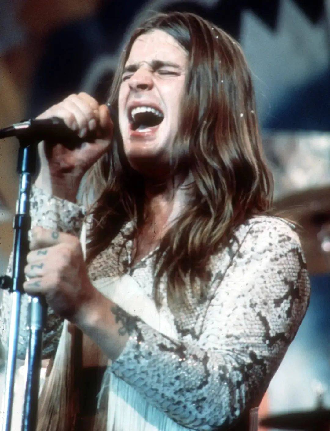 皇冠信用网登1代理 _“活传奇”去世皇冠信用网登1代理 ！17天前还在开演唱会……