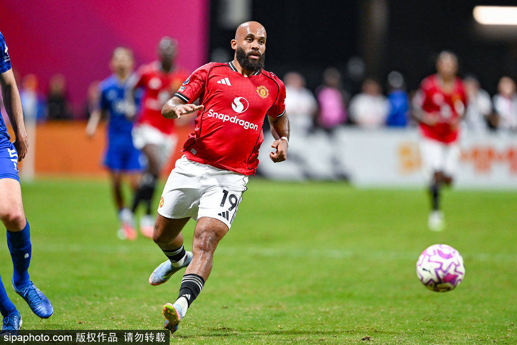 皇冠会员如何申请_肚子有点大皇冠会员如何申请！曼联新援姆贝莫引热议 球迷:身材和我差不多