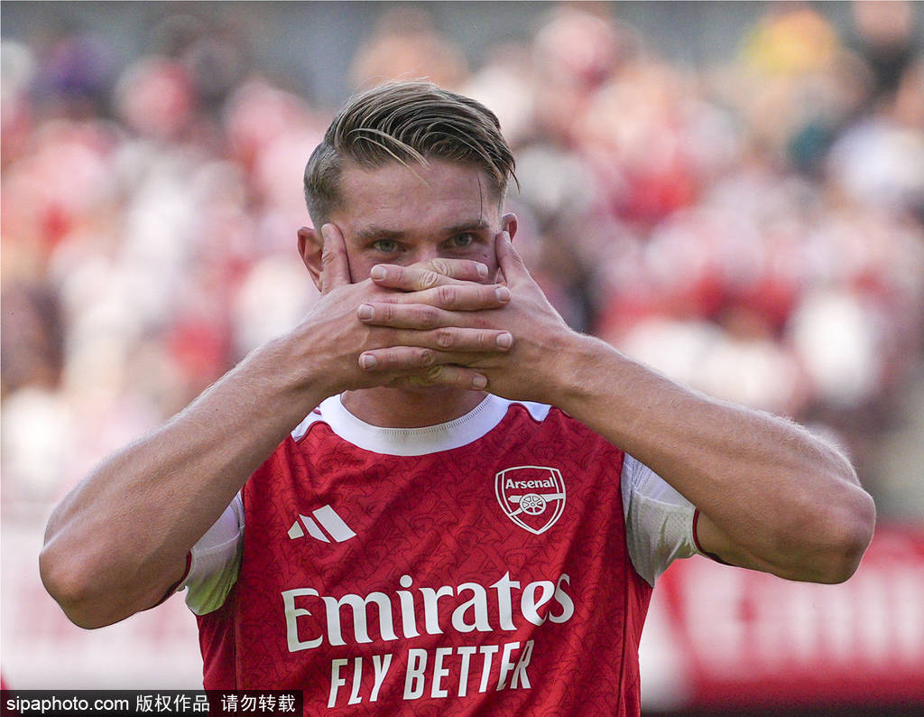 皇冠信用网代理如何注册_观战台：利物浦打响英超揭幕战 曼联枪手锋线天团火拼