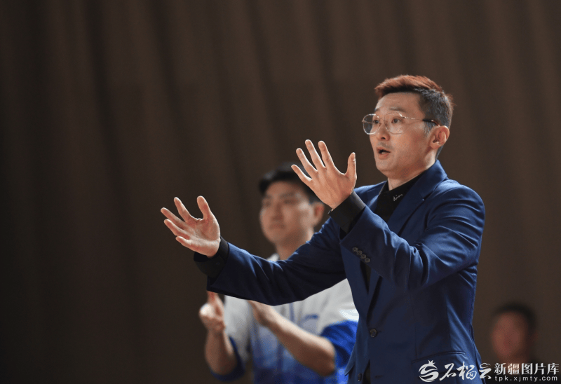 皇冠比分
_刘炜个人原因返回乌鲁木齐 姜正秀暂掌新疆教鞭