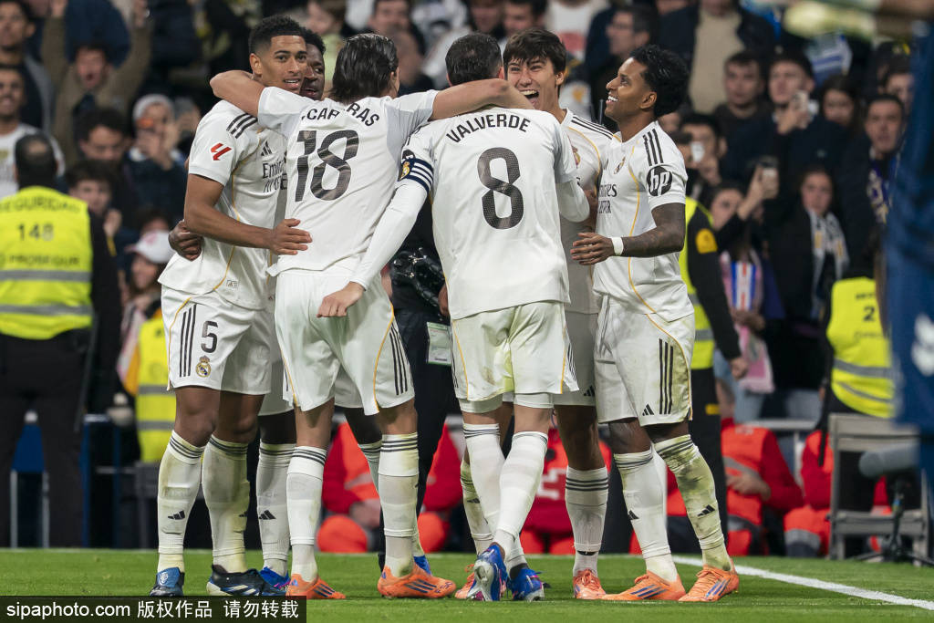 皇冠hga010_新帅阿韦洛亚首战平局：皇马1-1阿尔瓦塞特皇冠hga010，哈维·维拉头球破门引发战术思考