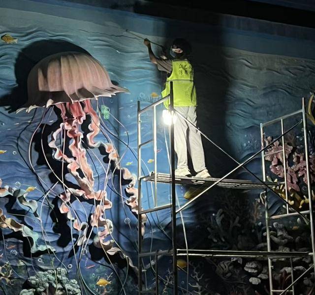 皇冠登3代理申请_两个00后刮腻子一年营收100多万元皇冠登3代理申请!梦想是画遍全球