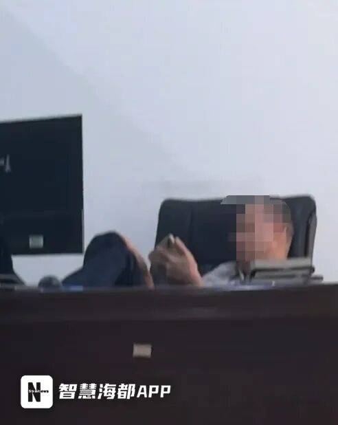 卡塔尔世界杯代理_海口通报“税务局职工上班玩手游”：谢某工作期间用手机看游戏视频卡塔尔世界杯代理，作风散漫，责令检查、通报批评、调离原岗位