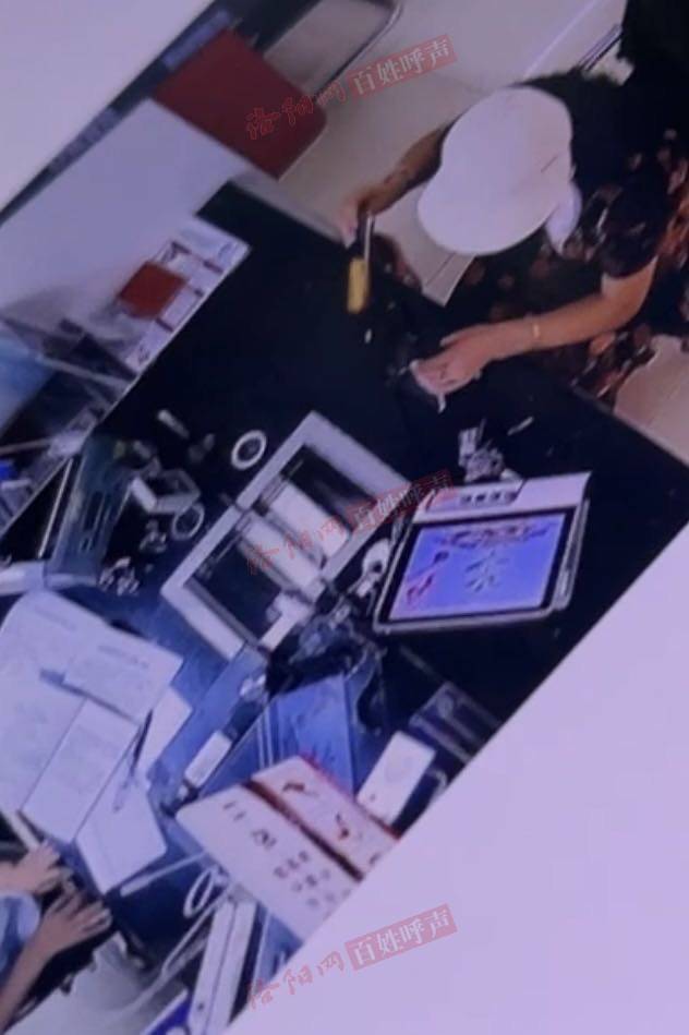 皇冠信用网代理流程_河南汝阳一女子去银行存钱皇冠信用网代理流程，质疑点钞少了500元后遭辱骂？银行：没有少点和辱骂