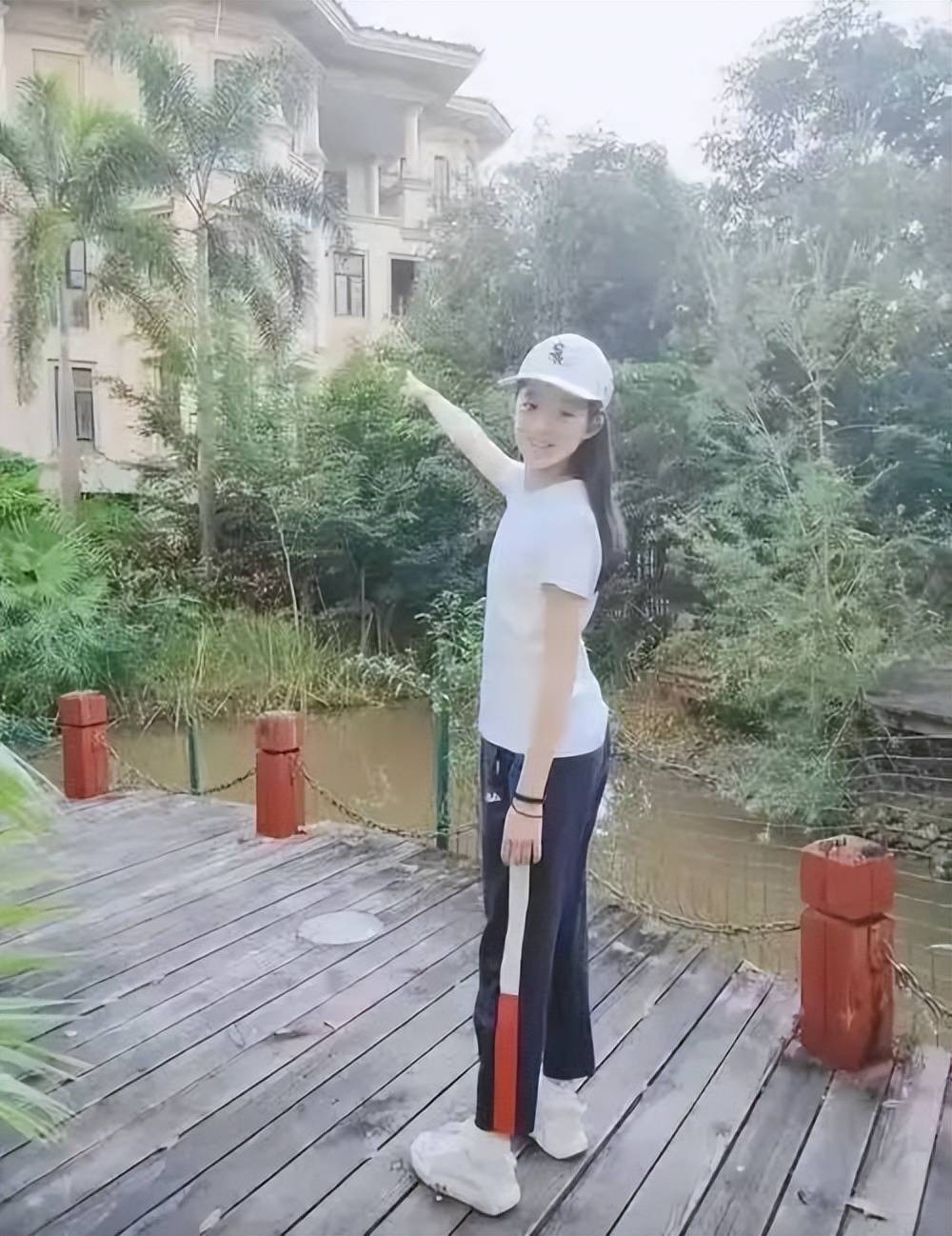 桑德兰vs西汉姆联_黄杨钿甜父母回应网络争议：“天价耳环”实际100多元桑德兰vs西汉姆联，别墅不是自家的，只是路过拍照