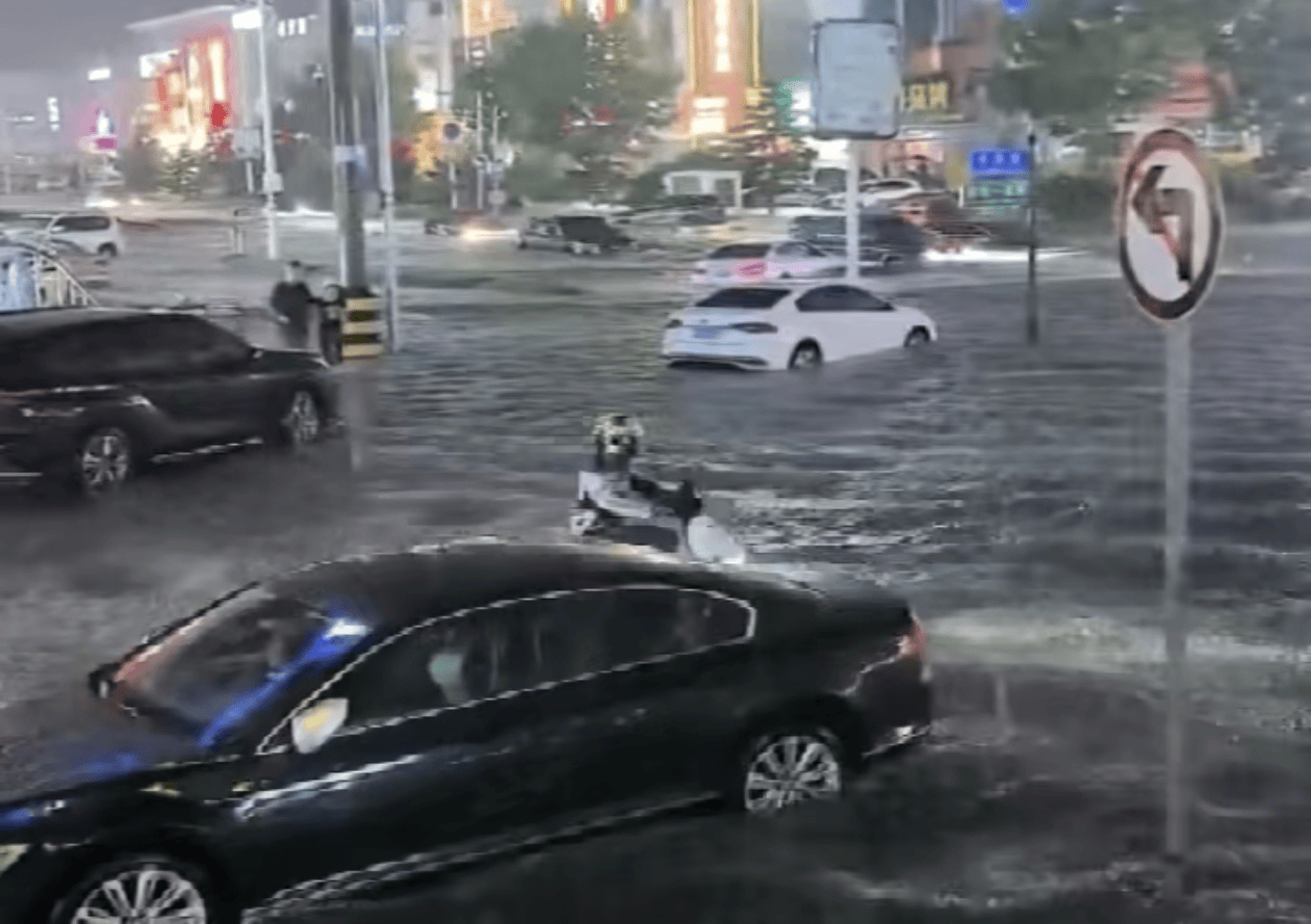 皇冠信用网出租足球_黑龙江遭遇大范围强降水 哈尔滨城区积水已退