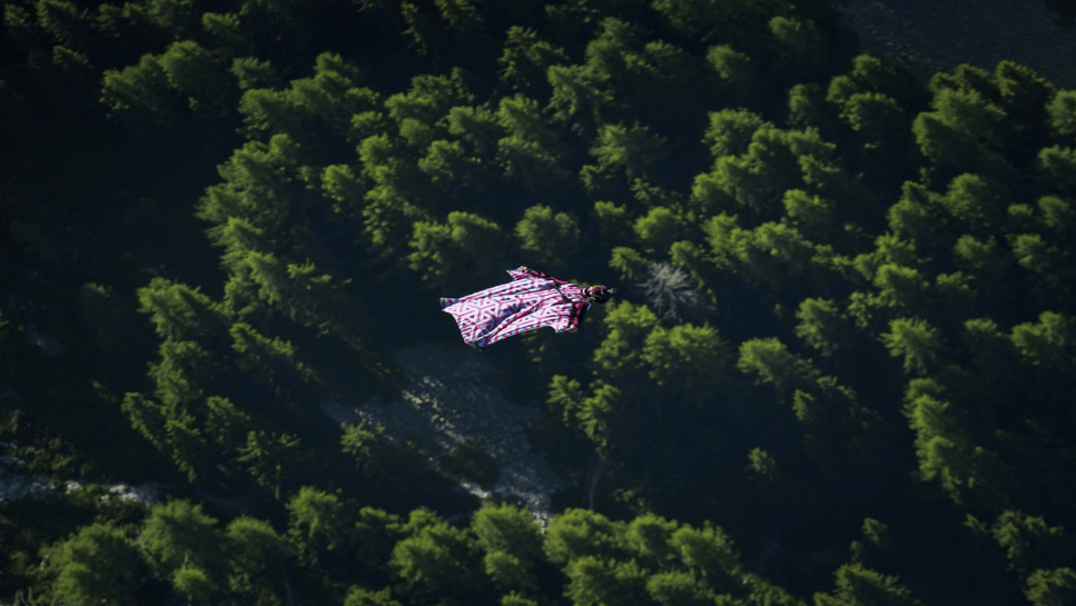 皇冠信用网怎么开户_25岁中国翼装飞行者在意大利飞行时不幸撞上山壁遇难