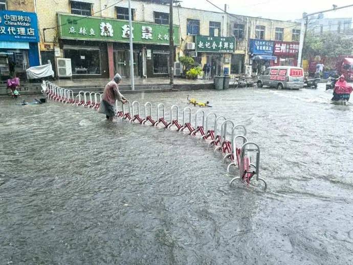 皇冠信用網开户_郑州多个隧道禁止通行！99条公交线路停运皇冠信用網开户，贾鲁河水位暴涨