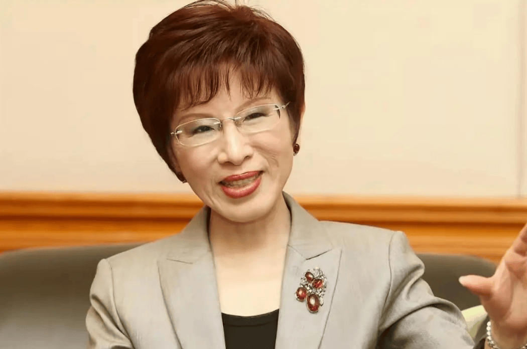 成都蓉城vs.上海海港_大陆高层会见洪秀柱成都蓉城vs.上海海港，握手30秒大有说法，台当局回退立场寻求自保