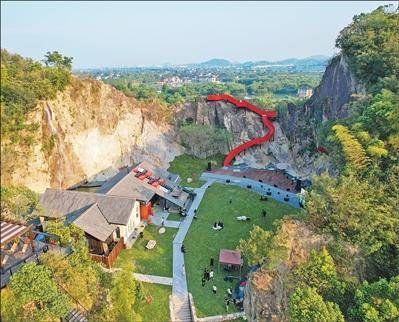 奥斯特桑斯vs卡马亚._闲置矿坑焕新亮相