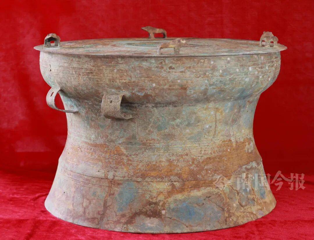 皇冠信用需要押金吗_柳州钓鱼阿叔竹林挖蚯蚓皇冠信用需要押金吗，竟挖出千年前的“大宝贝”！