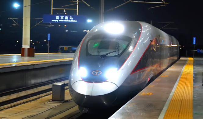 皇冠信用需要押金吗_全程1318公里皇冠信用需要押金吗，中间只停一站！探访京沪间最快列车